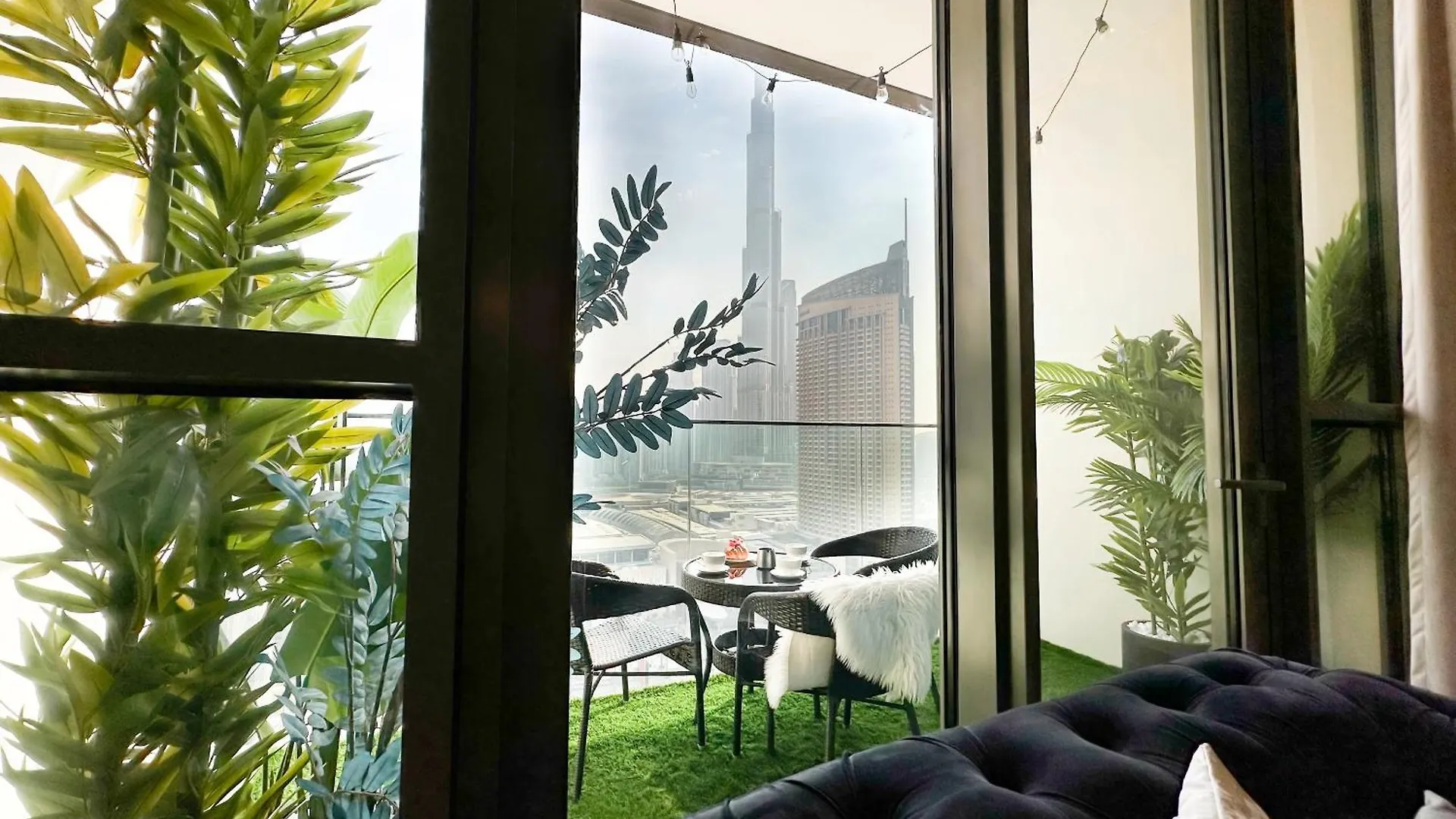 Stylish 2 Bedroom Dior-Inspired Apartment Connected To Dubai Mall איחוד האמירויות הערביות