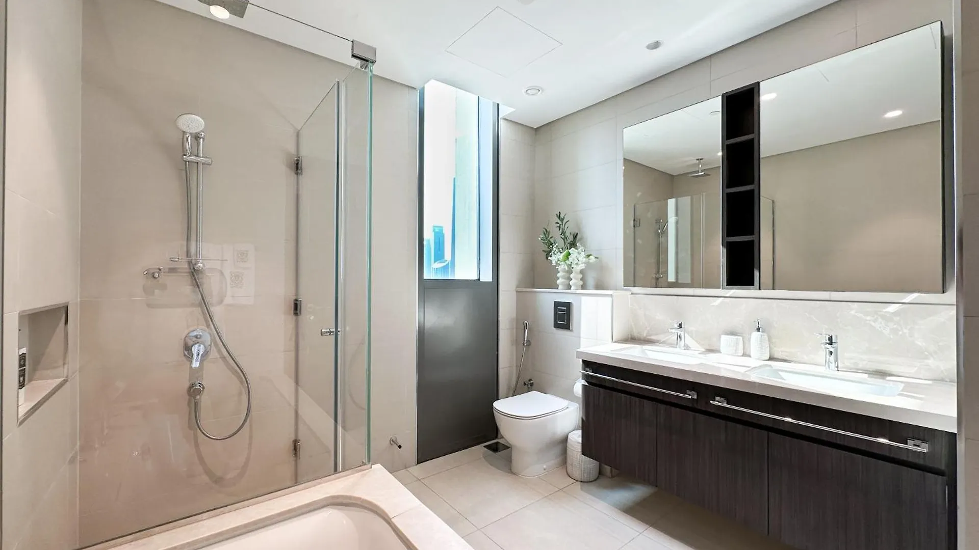 Stylish 2 Bedroom Dior-Inspired Apartment Connected To Dubai Mall 0*,  איחוד האמירויות הערביות