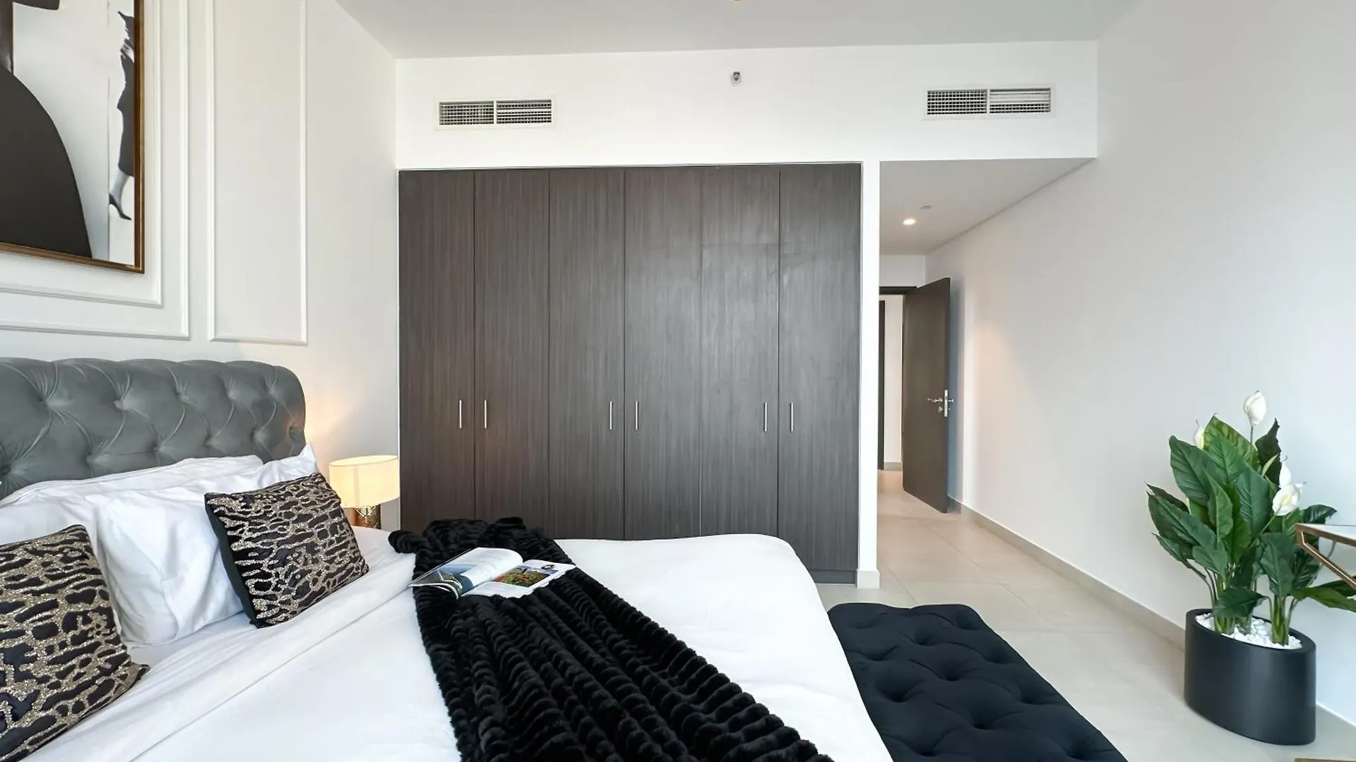 Stylish 2 Bedroom Dior-Inspired Apartment Connected To Dubai Mall איחוד האמירויות הערביות
