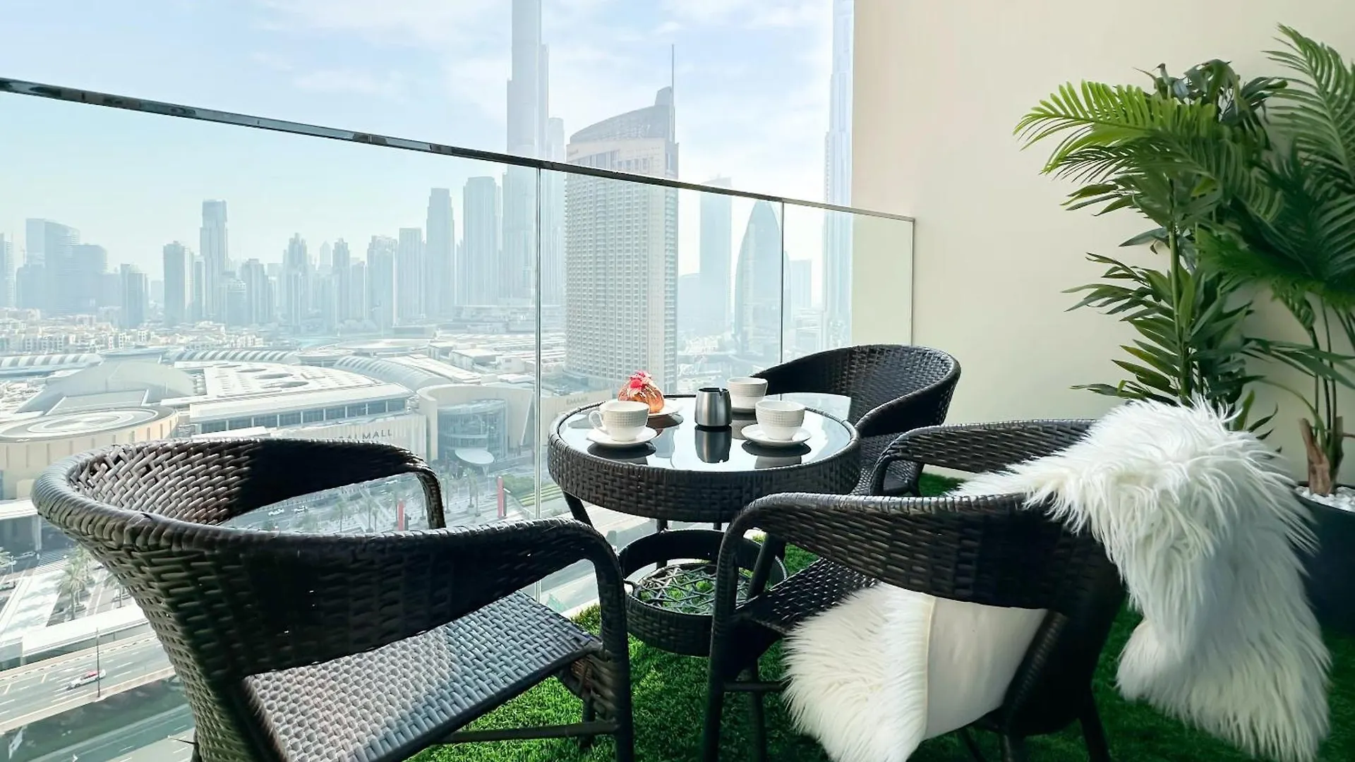 Stylish 2 Bedroom Dior-Inspired Apartment Connected To Dubai Mall איחוד האמירויות הערביות