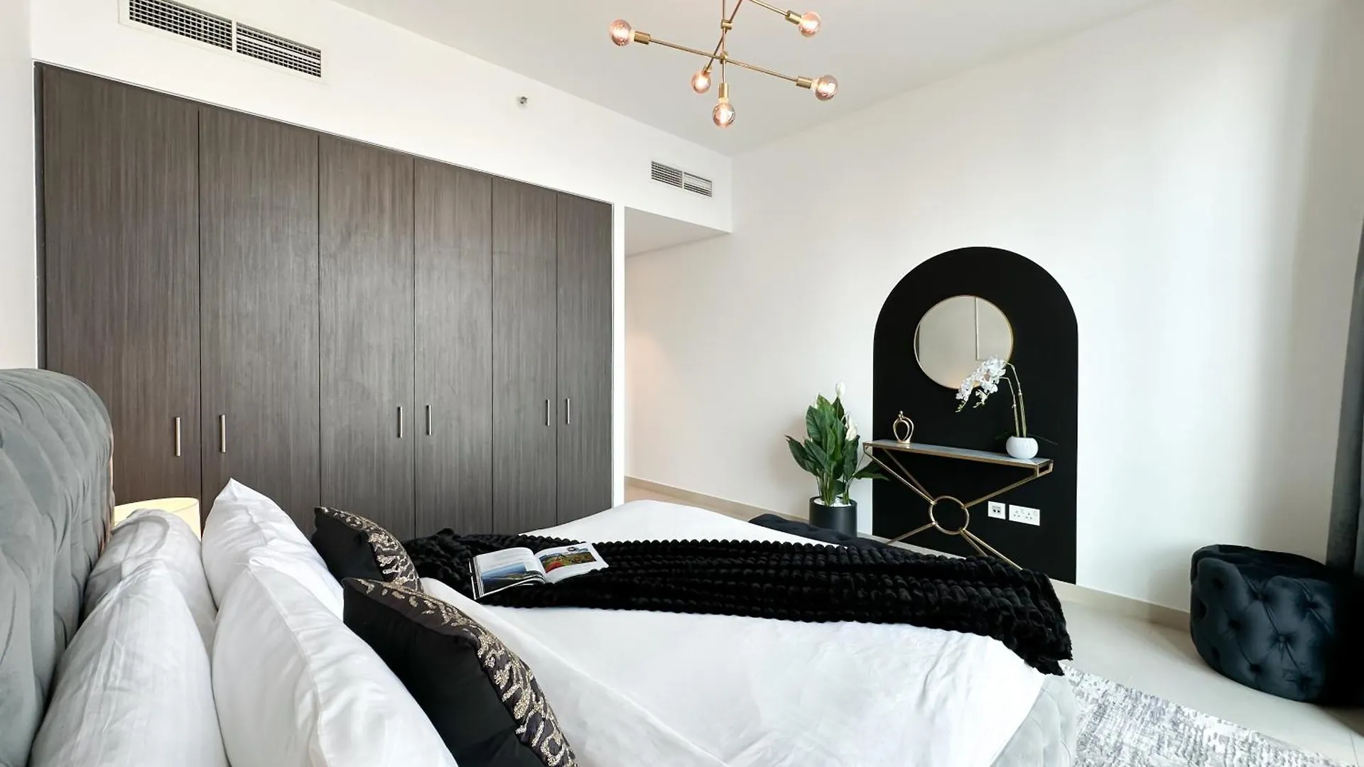 Stylish 2 Bedroom Dior-Inspired Apartment Connected To Dubai Mall