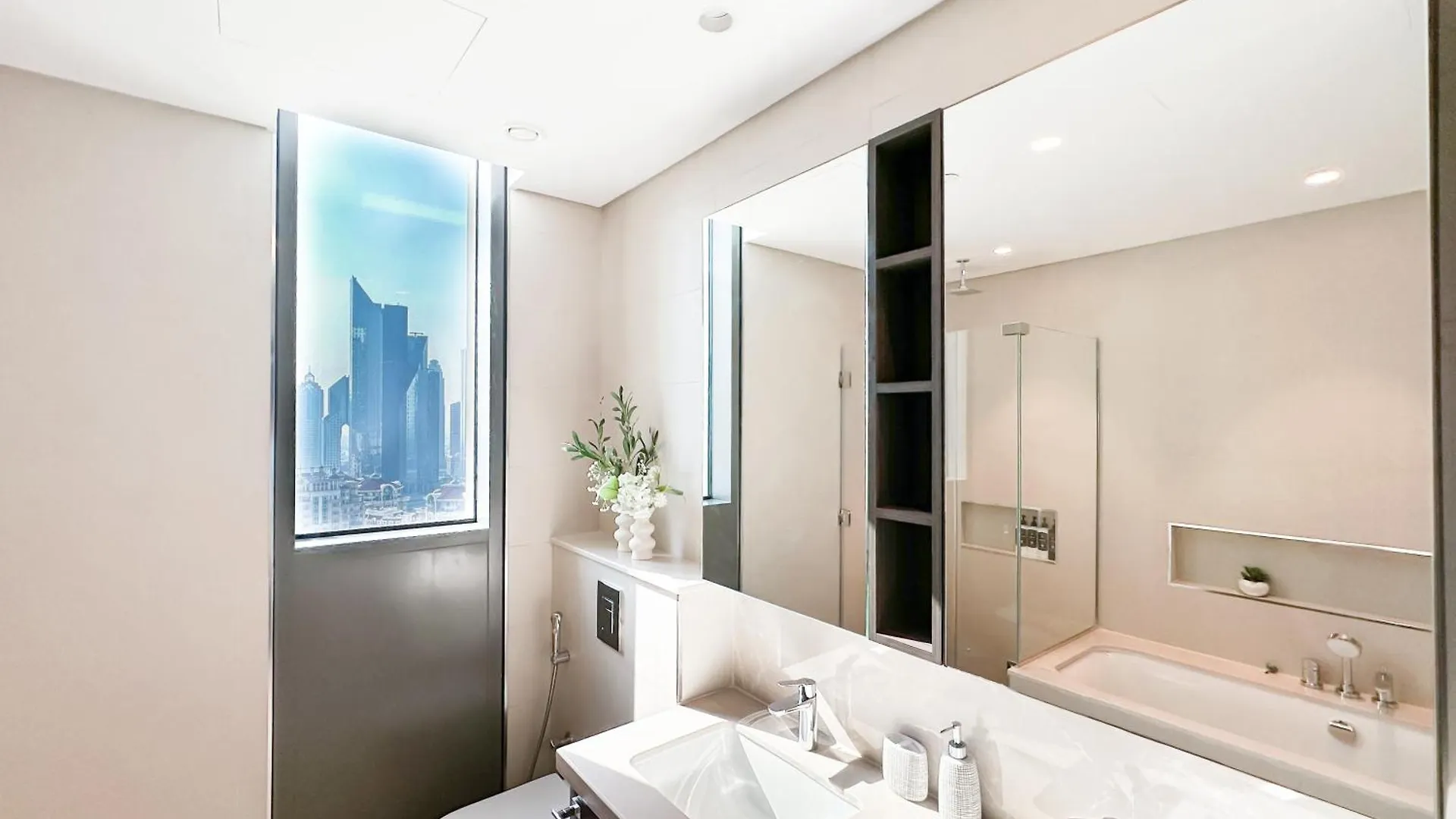 Stylish 2 Bedroom Dior-Inspired Apartment Connected To Dubai Mall United Arab Emirates