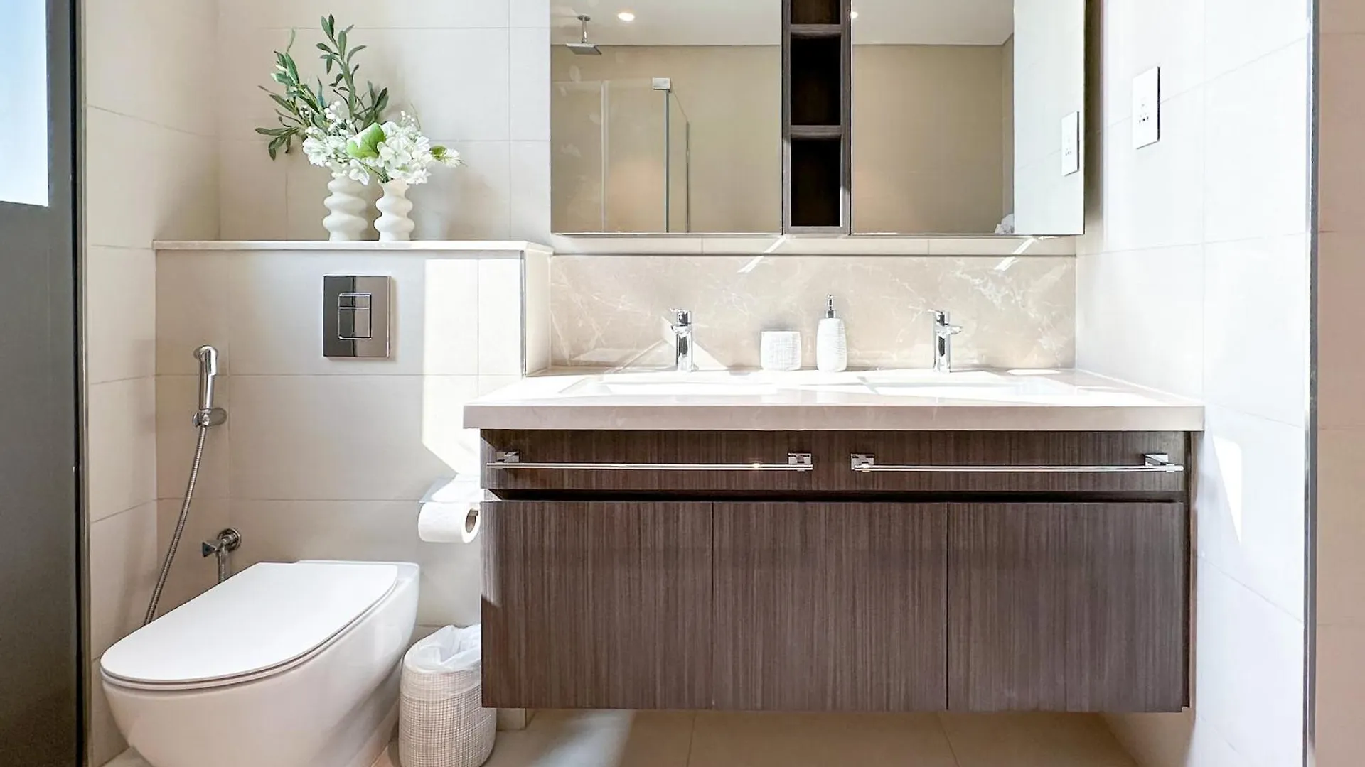 Stylish 2 Bedroom Dior-Inspired Apartment Connected To Dubai Mall